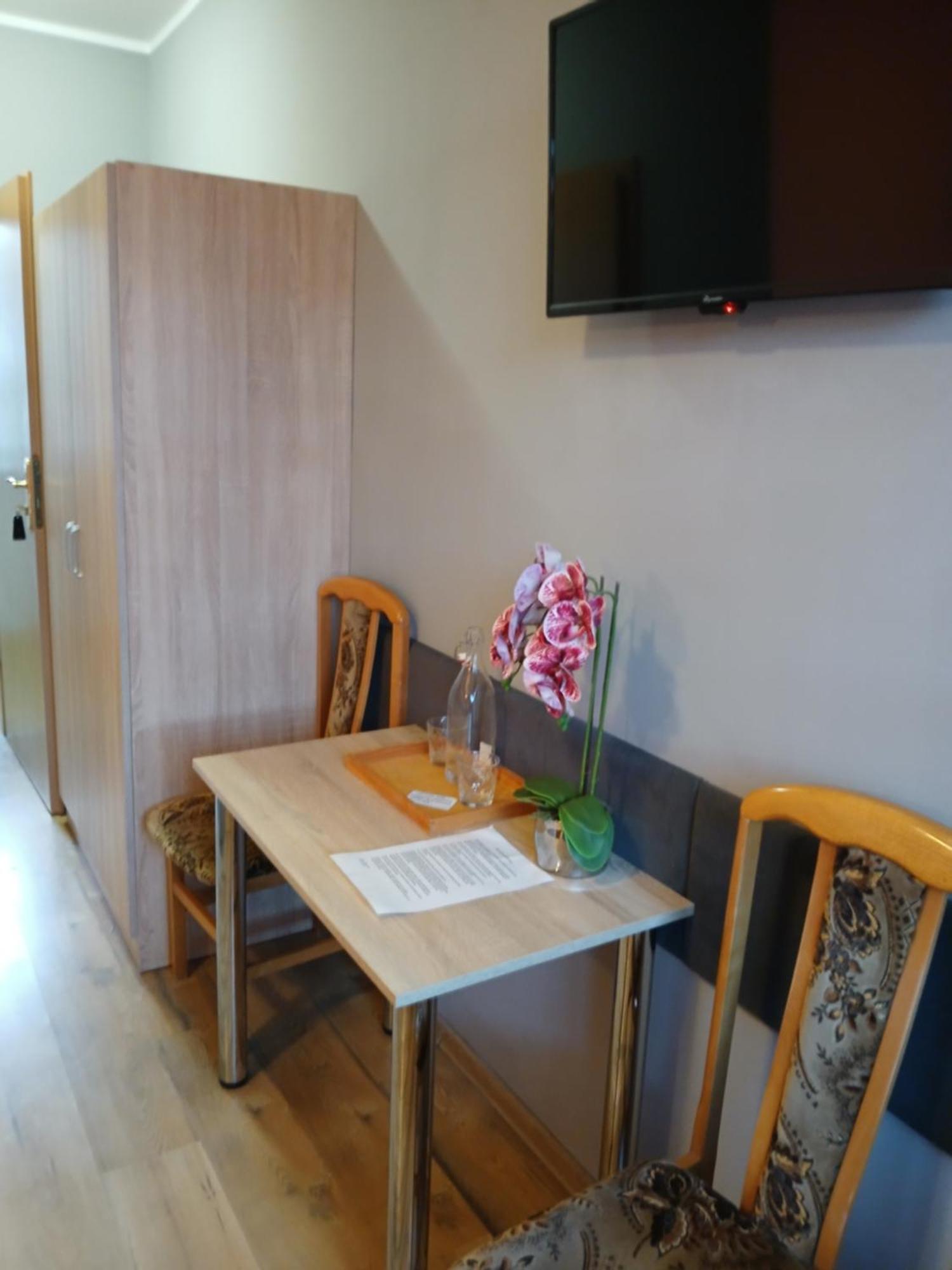 Dom Brama Mazur Bed & Breakfast Ostroda Exterior photo